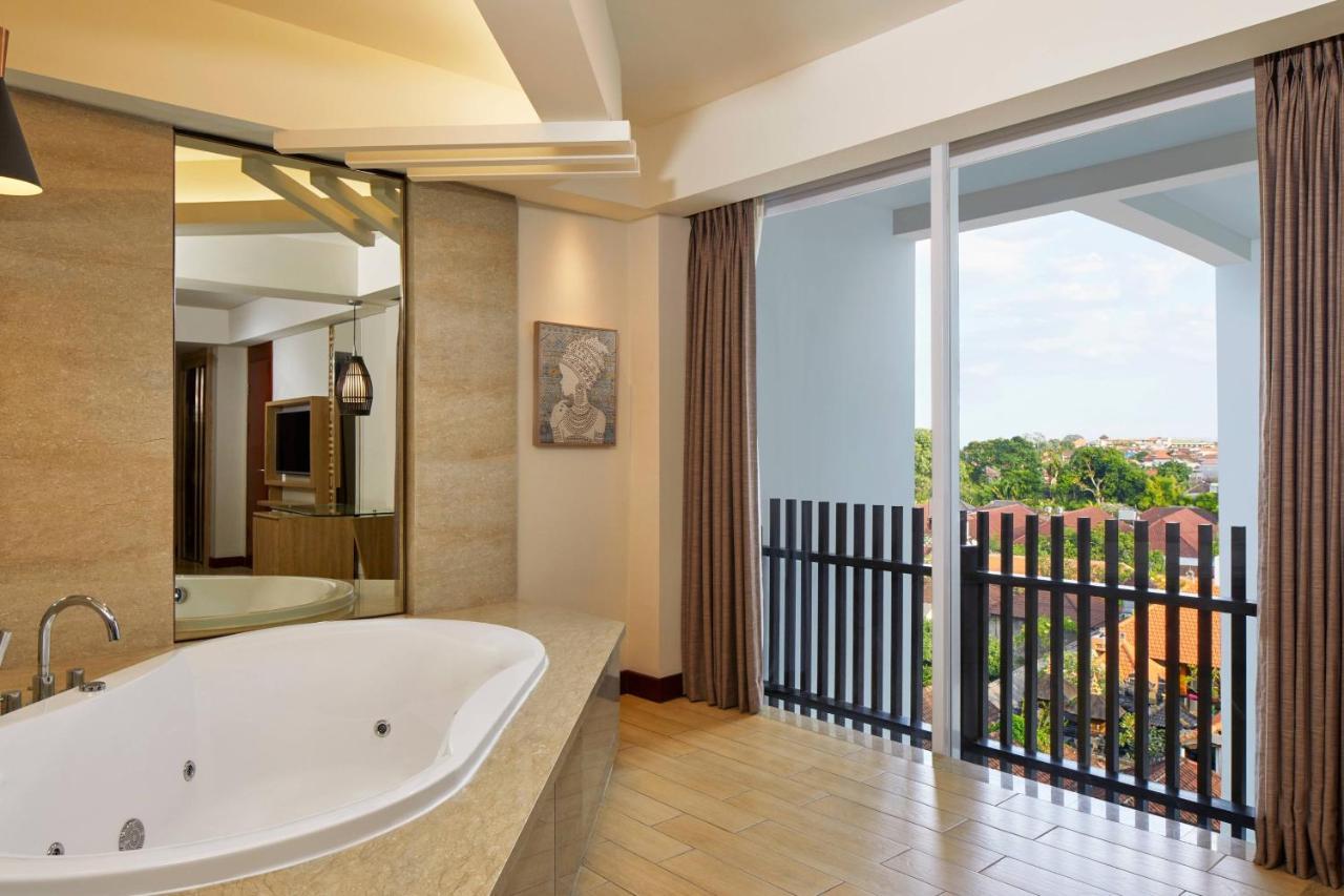 Отель Fairfield By Marriott Bali Legian Экстерьер фото